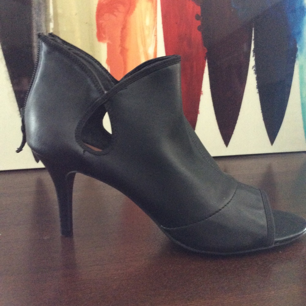 Tahari Doodle Heels - Black 9M